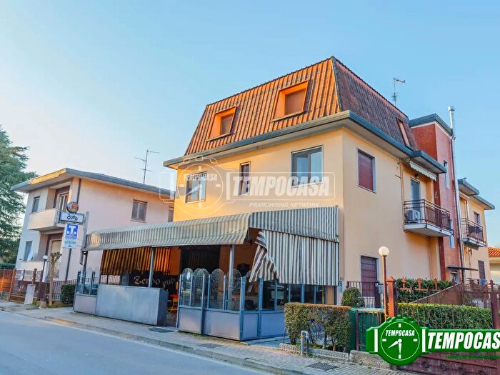 Appartamento trilocale in vendita in Via dei Pioppi, Opera