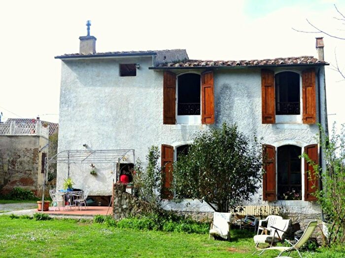 Casa con 11 locali in vendita in Calci