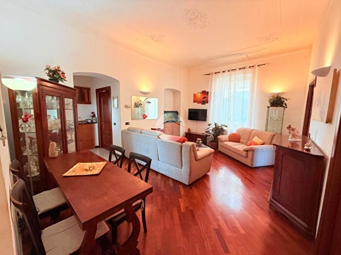 Appartamento trilocale in vendita in Via Caterina Rossi, Genova