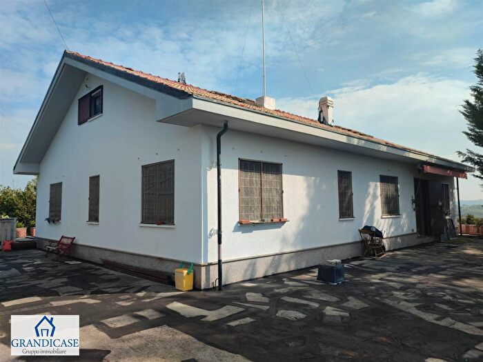 Casa quadrilocale in vendita in Borgata Tana, Aramengo