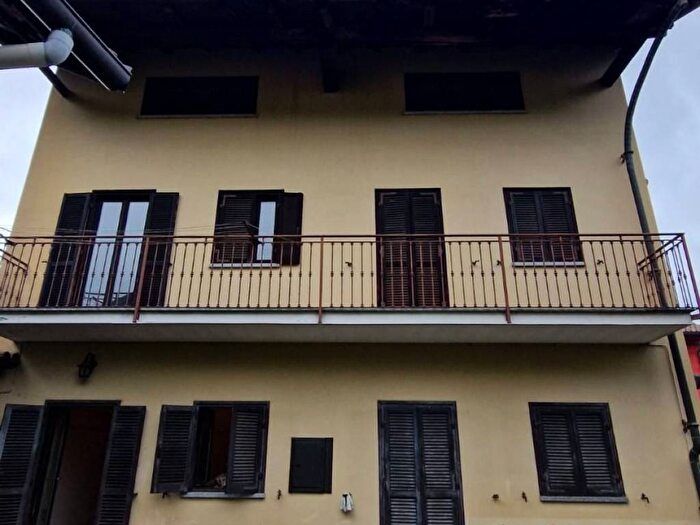 Casa trilocale in affitto in Viale SantEuseo, Centro, Serravalle Sesia