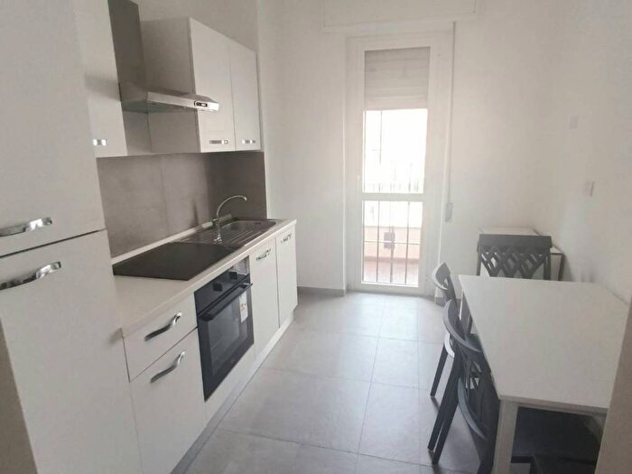Appartamento trilocale in affitto in Via Andrea Maffei, Montenero, Milano