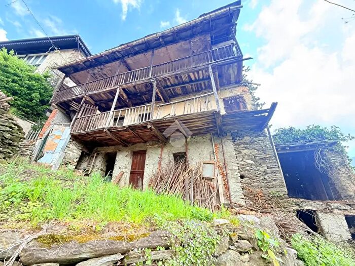 Casa con 7 locali in vendita in Frazione Versino, Viu