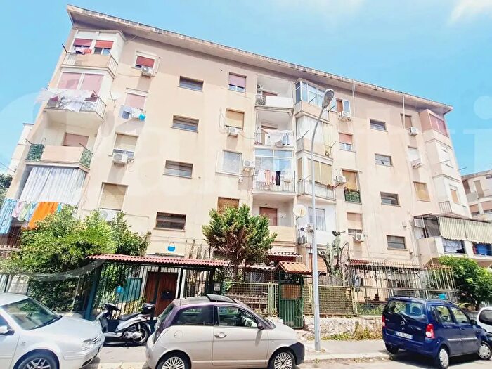 Appartamento trilocale in vendita in Largo del Pettirosso, Palermo