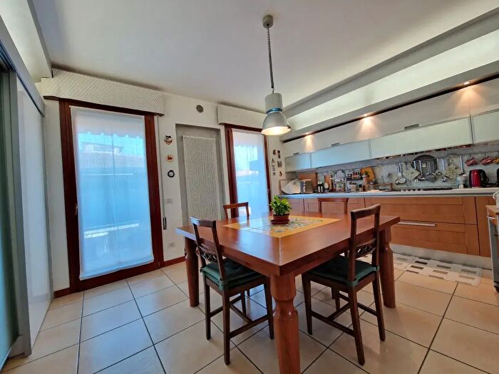 Appartamento quadrilocale in vendita in Via Ansuino da Forlì, Padova