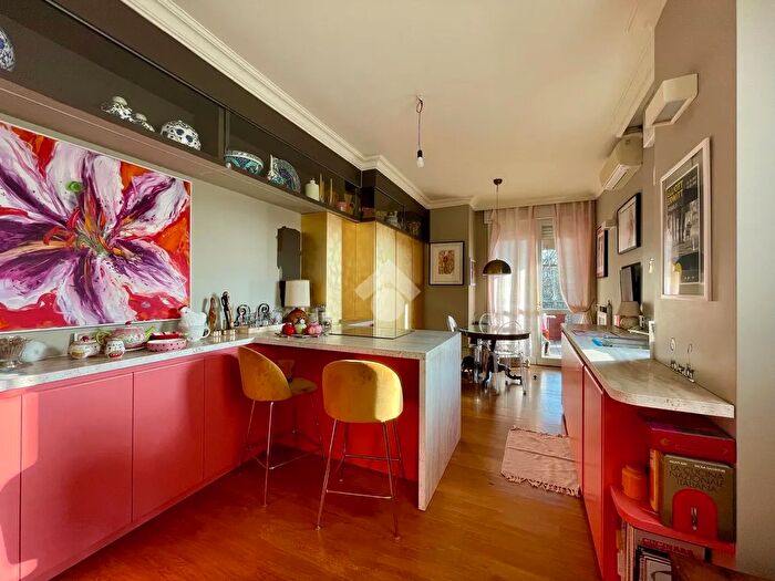 Appartamento quadrilocale in vendita in Via Monte Grigna, Monza