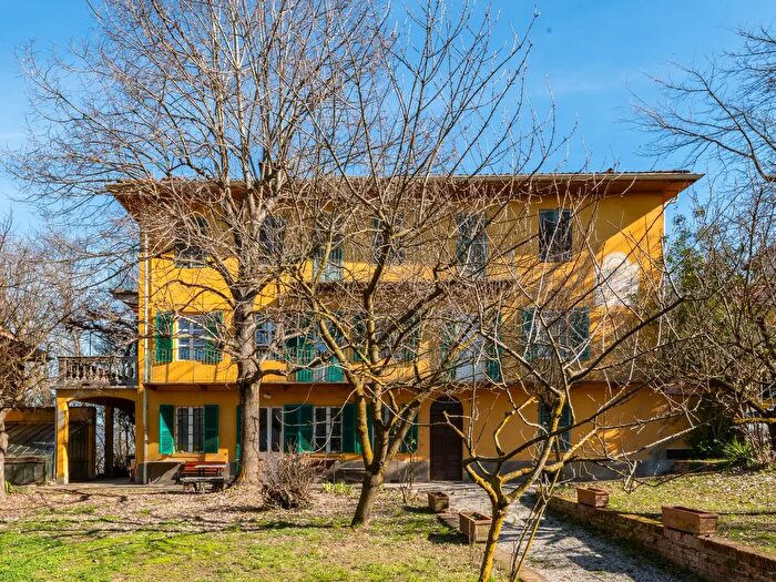Appartamento con 9 locali in vendita in Via Aie, Sciolze