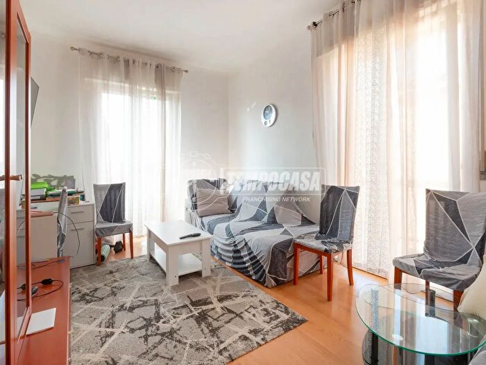 Appartamento trilocale in vendita in Via Colli Berici, Verona