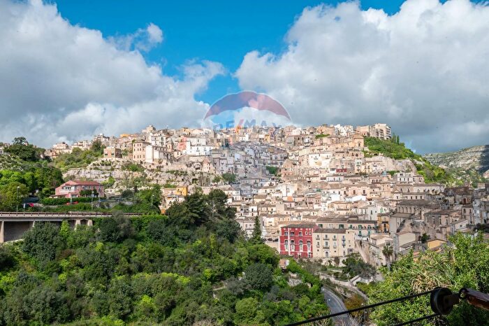 Casa quadrilocale in vendita in Via Chiasso Chiavola, Ragusa