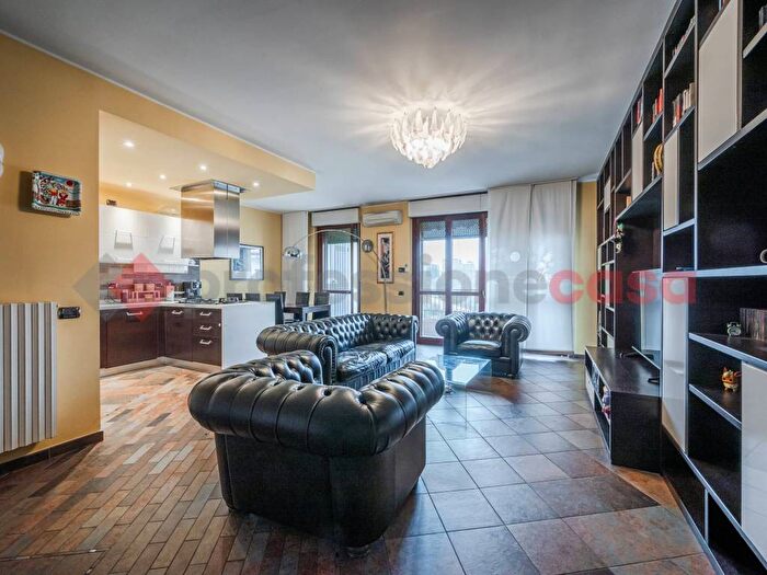 Appartamento trilocale in affitto in Via Milano, Corsico