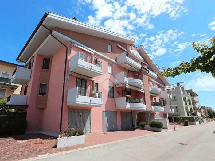 Appartamento quadrilocale in vendita in Via Amalfi, Martinsicuro