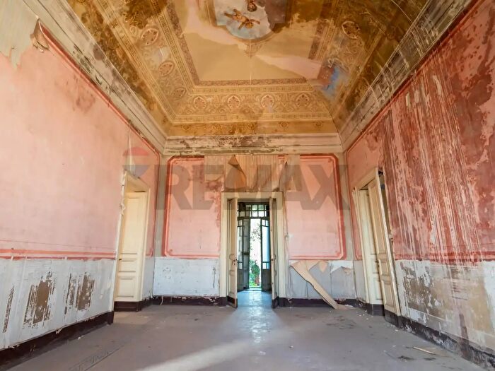 Casa con 11 locali in vendita in Via Firenze, Aci Castello