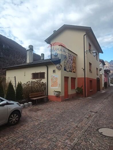 Casa con 7 locali in vendita in Rodolfo Fiori, Ponte Nelle Alpi