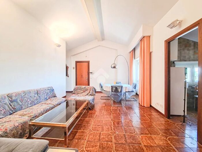 Appartamento quadrilocale in vendita in Via Ascrea, Roma