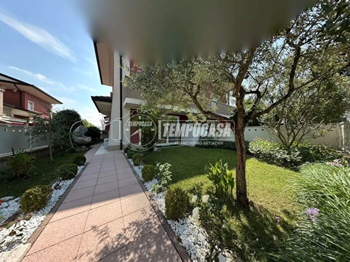 Appartamento con 5 locali in vendita in Teolo