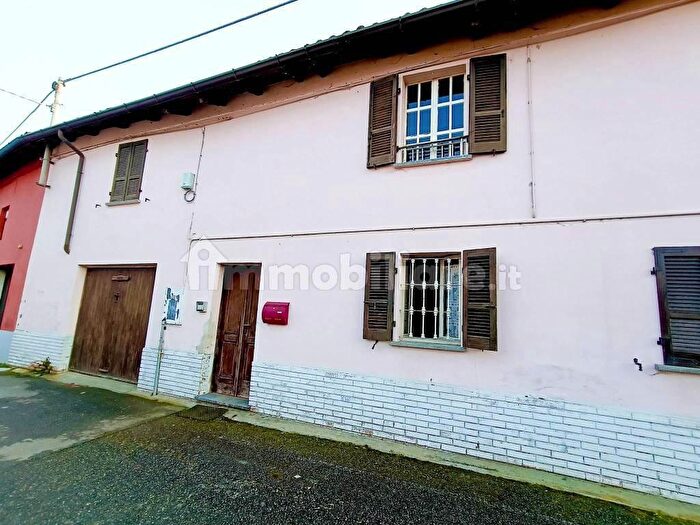 Casa con 6 locali in vendita in Arena Po