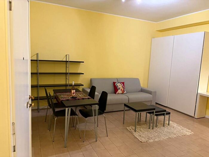 Appartamento monolocale in affitto in Via Salasco, Bocconi, Milano