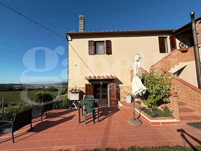 Casa con 11 locali in vendita in Fauglia