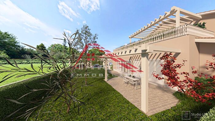 Appartamento con 5 locali in vendita in V Novembre, Cascina