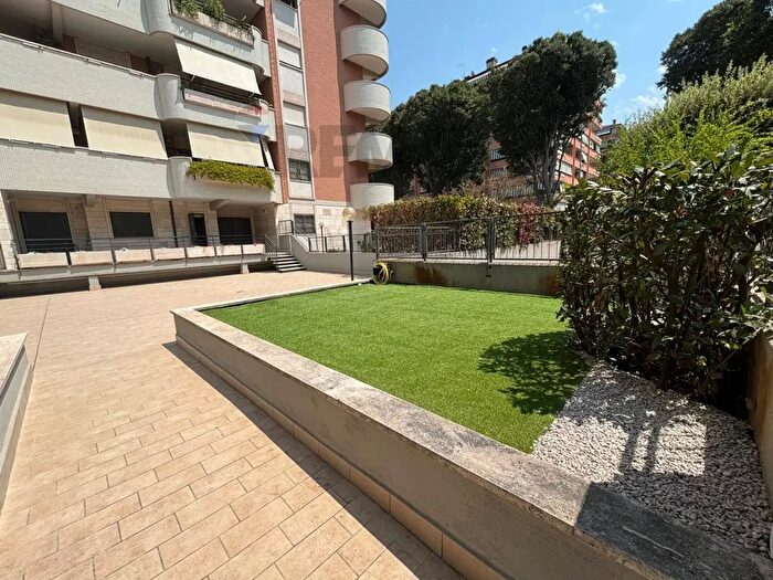 Appartamento trilocale in vendita in Roma