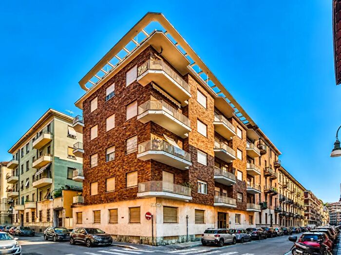 Appartamento trilocale in affitto in Via Drovetti, Torino