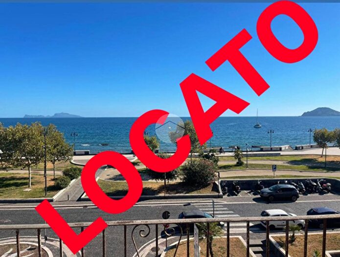 Appartamento quadrilocale in affitto in Corso Umberto I, Pozzuoli