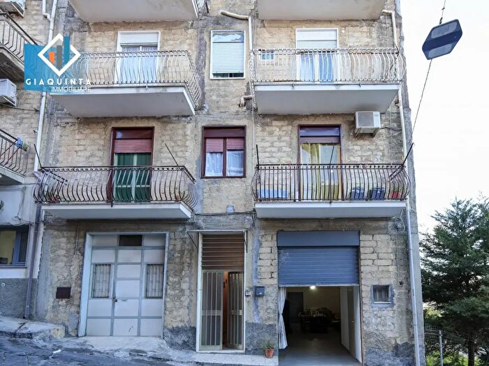 Appartamento con 8 locali in vendita in Via Cagliari N, Palagonia