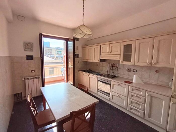 Appartamento con 6 locali in affitto in Via Chiaravagna, Sestri Ponente, Genova