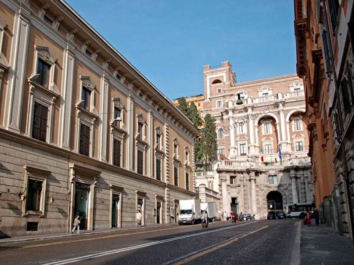 Casa trilocale in affitto in Via Novembre, Colosseo Fori Imperiali, Roma
