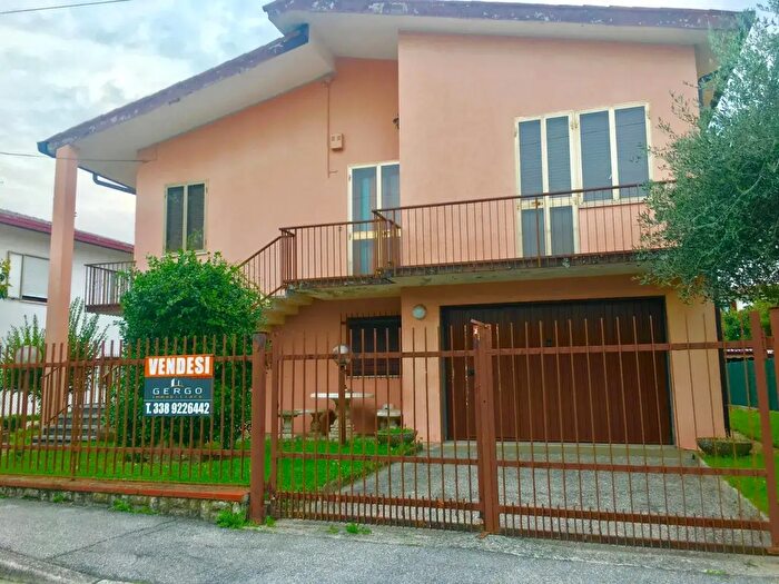 Casa quadrilocale in vendita in Via Francesco Petrarca, Albignasego