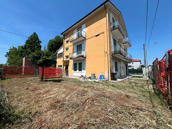 Appartamento con 5 locali in vendita in Via Panerazzi, Crevalcore