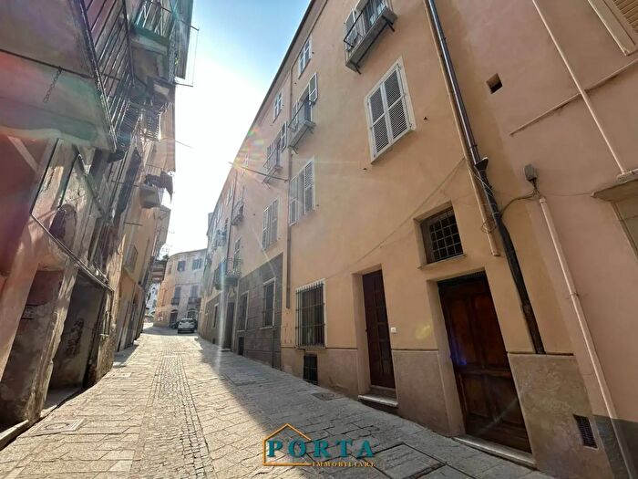 Appartamento con 6 locali in vendita in Via delle Scuole, Mondovi