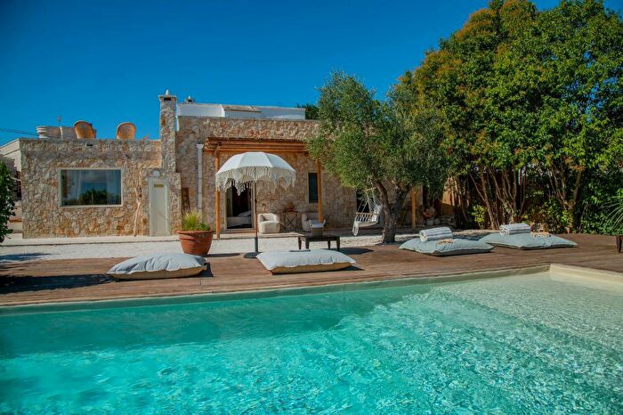 Casa con 9 locali in vendita in Contrada Montetessa, Locorotondo