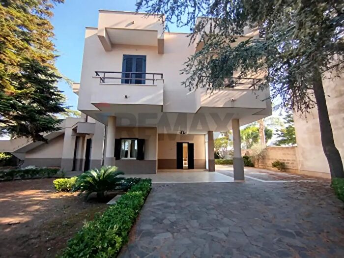 Casa con 5 locali in vendita in Castrignano De' Greci