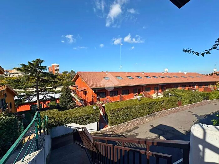 Appartamento trilocale in vendita in Via Mar della Cina, Roma