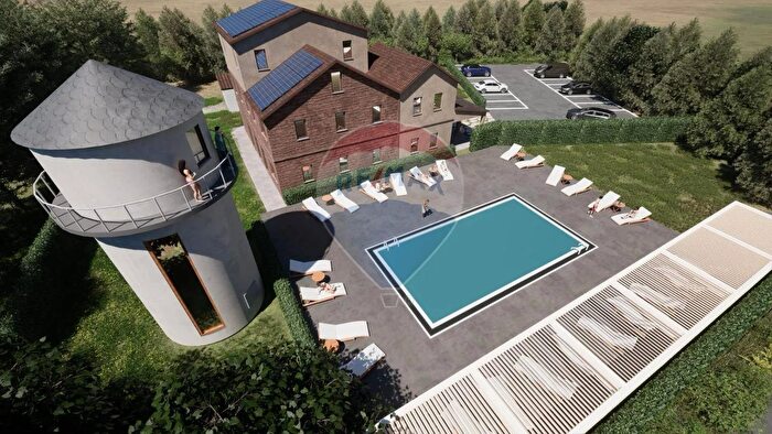 Casa con 20 locali in vendita in Jesi