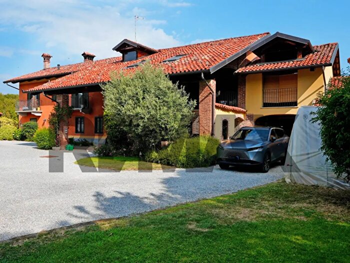 Casa con 9 locali in vendita in Via Cartignano, Cuneo
