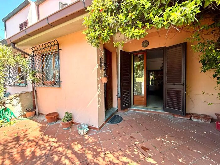 Appartamento con 6 locali in vendita in Via Fratelli Rosselli, Montescudaio