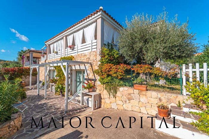 Casa con 11 locali in vendita in Via Piave Snc, Budoni