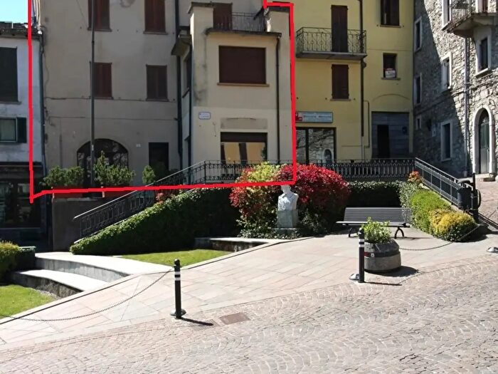 Casa con 15 locali in vendita in Piazza Garibaldi, Alta Valle Intelvi