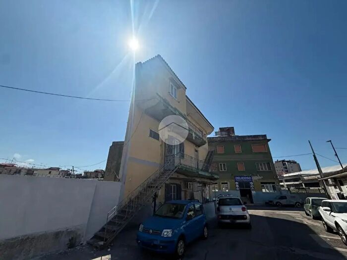 Appartamento trilocale in vendita in Via Achille Lauro, Napoli