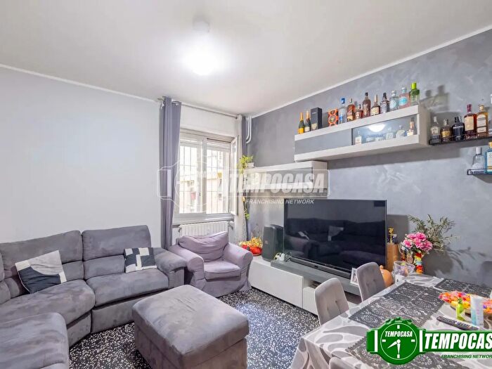 Appartamento trilocale in vendita in Via Osteno, Milano