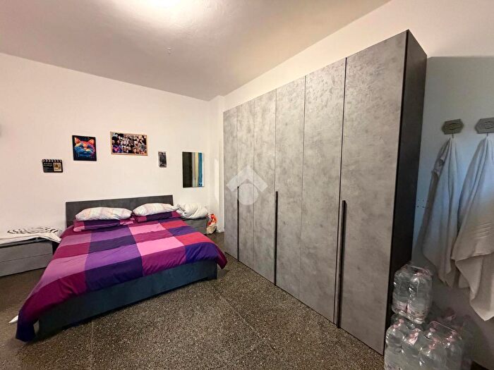 Appartamento trilocale in vendita in Via Coronata, Genova