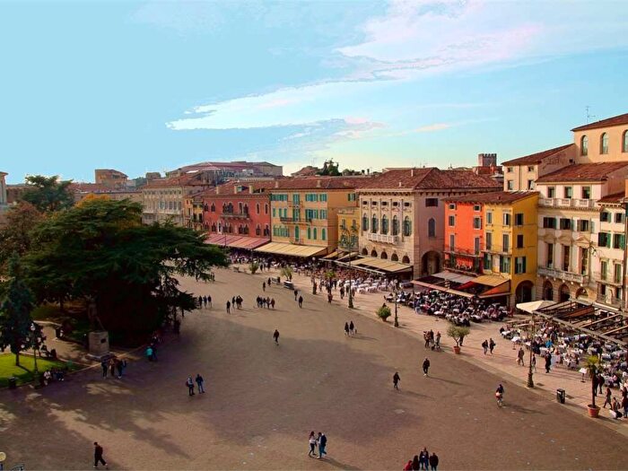 Appartamento con 6 locali in vendita in Valverde, Verona