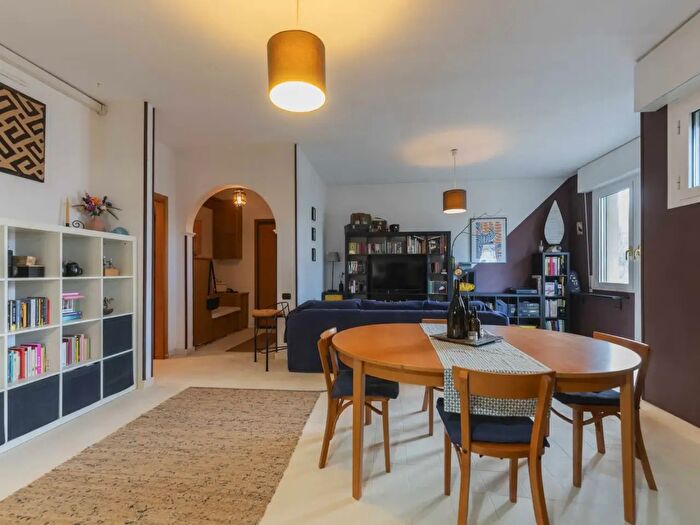 Appartamento trilocale in vendita in Via Francoforte, Bologna