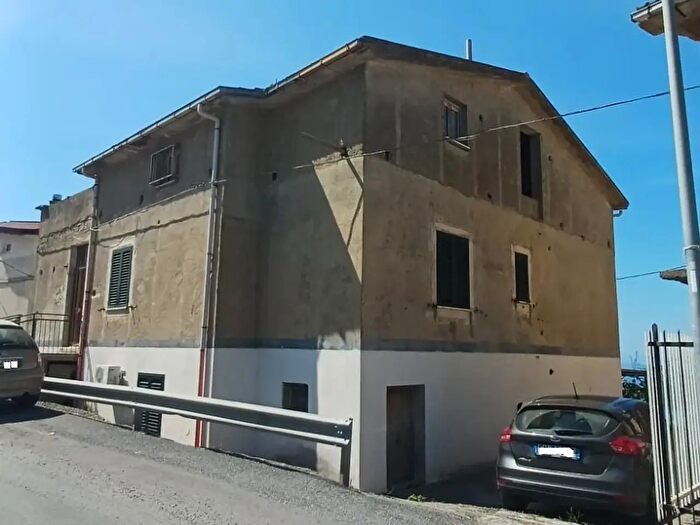 Appartamento quadrilocale in vendita in Via del Carmelo Snc, Paola