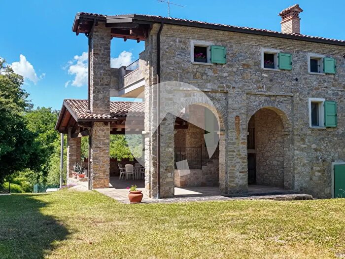 Casa con 6 locali in vendita in Via Montecroce, Toano