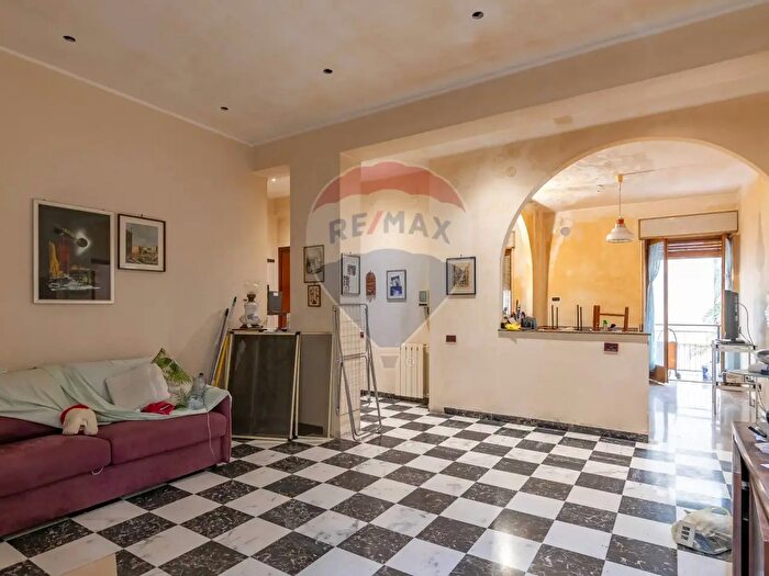 Appartamento con 5 locali in vendita in Via Sofio Ferrero, Siracusa