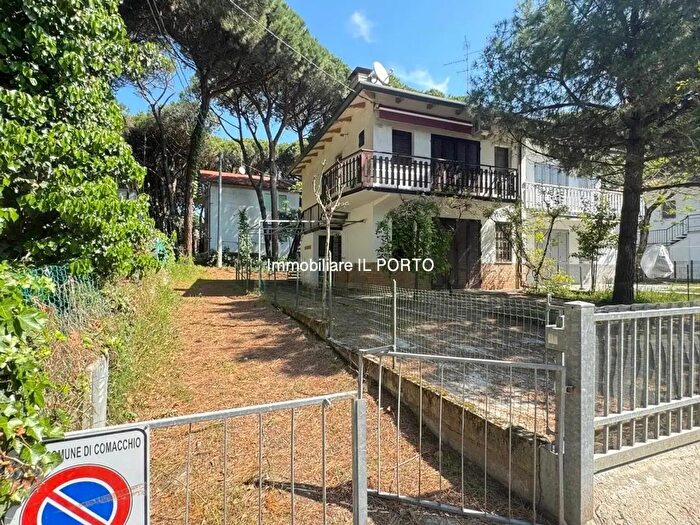 Casa quadrilocale in vendita in Via Oglio, Comacchio