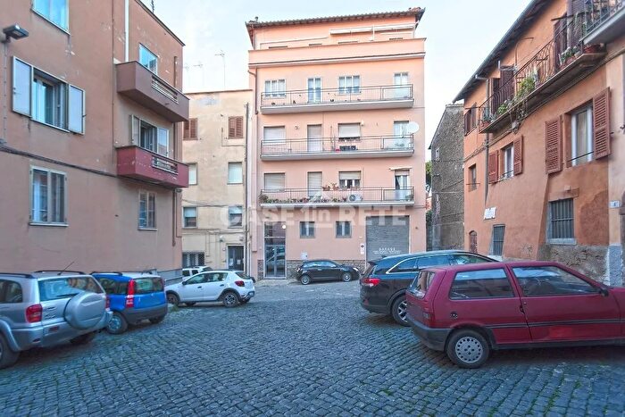 Appartamento quadrilocale in vendita in Via Teatro Nuovo, Viterbo